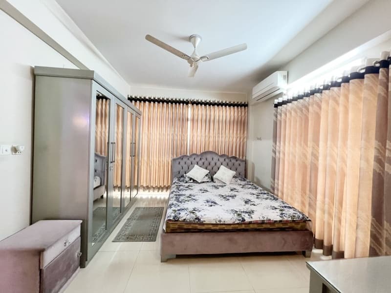 2100 SFT 6 Floor  Luxurious Apartment for Sale in Bashundhara R/A